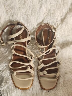 Svegan Alohas Women's Tan and Cream Sandals NWOT